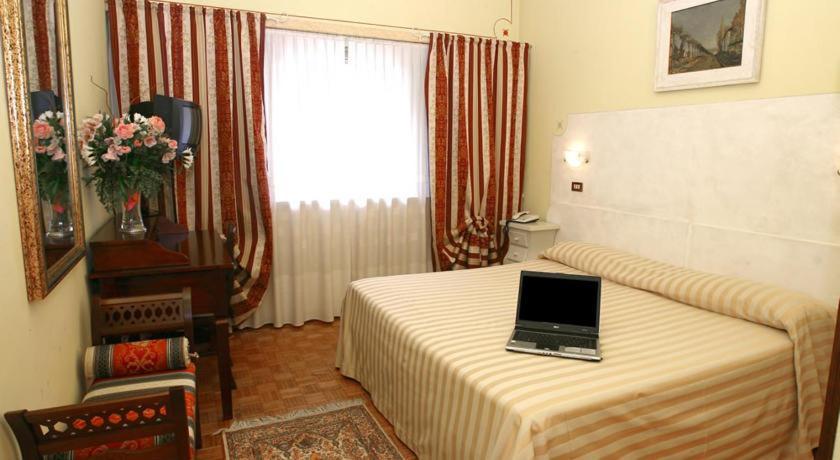 Ai Ronchi Motor Hotel Brescia Bagian luar foto
