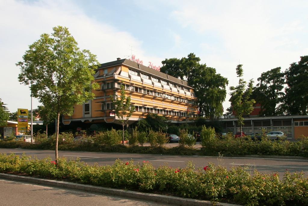 Ai Ronchi Motor Hotel Brescia Bagian luar foto