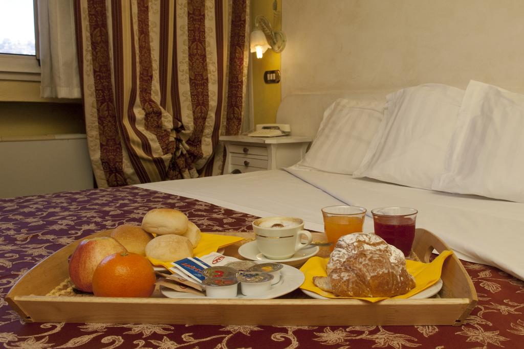 Ai Ronchi Motor Hotel Brescia Bagian luar foto