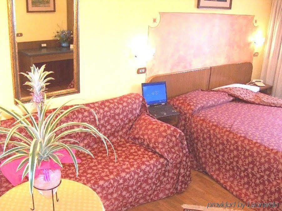 Ai Ronchi Motor Hotel Brescia Ruang foto