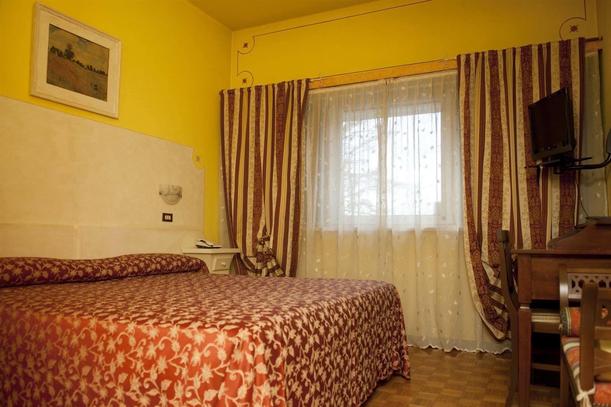 Ai Ronchi Motor Hotel Brescia Bagian luar foto