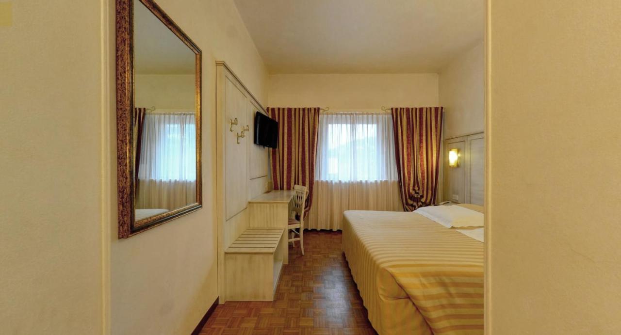 Ai Ronchi Motor Hotel Brescia Bagian luar foto