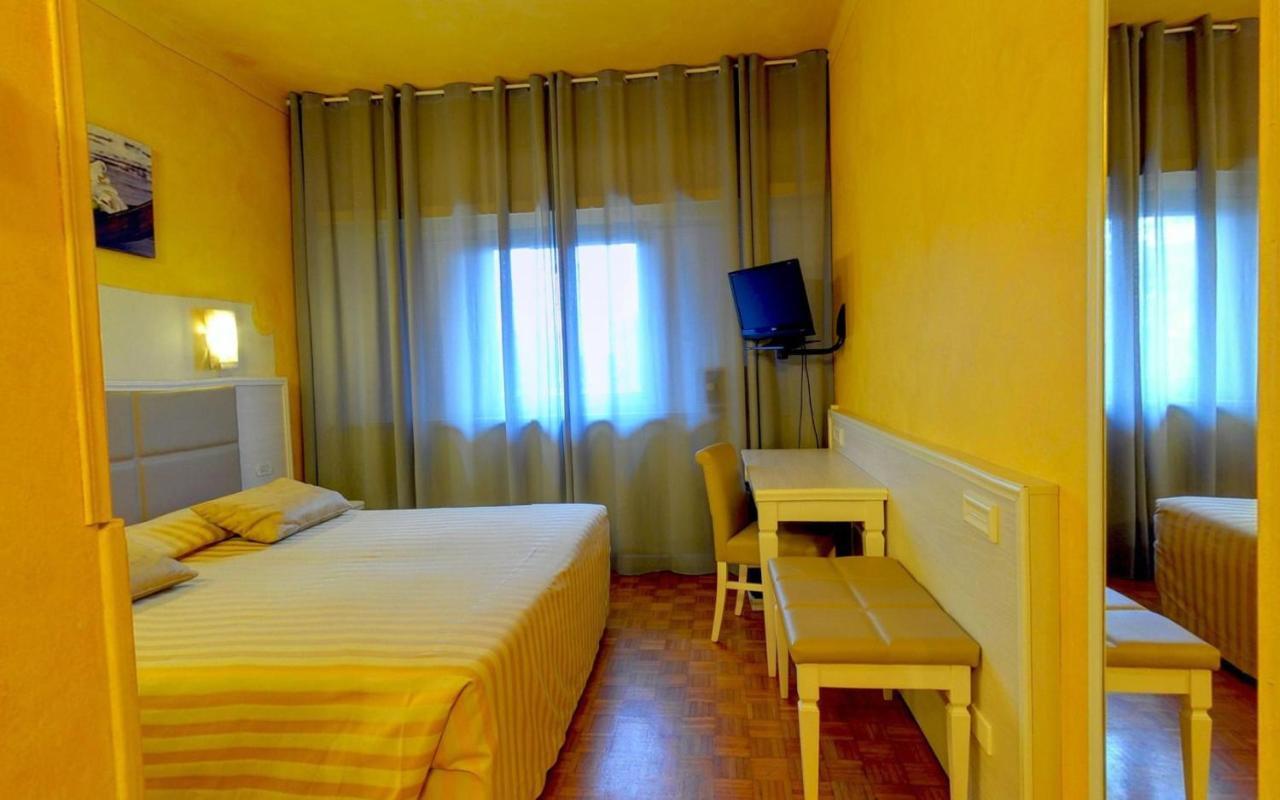 Ai Ronchi Motor Hotel Brescia Bagian luar foto