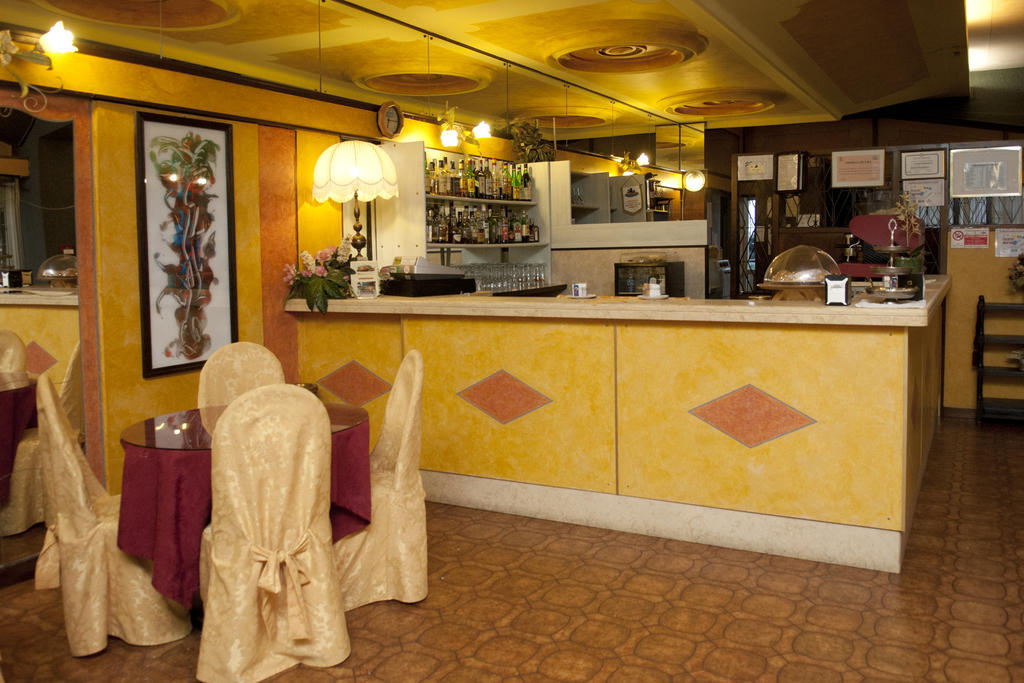 Ai Ronchi Motor Hotel Brescia Bagian luar foto