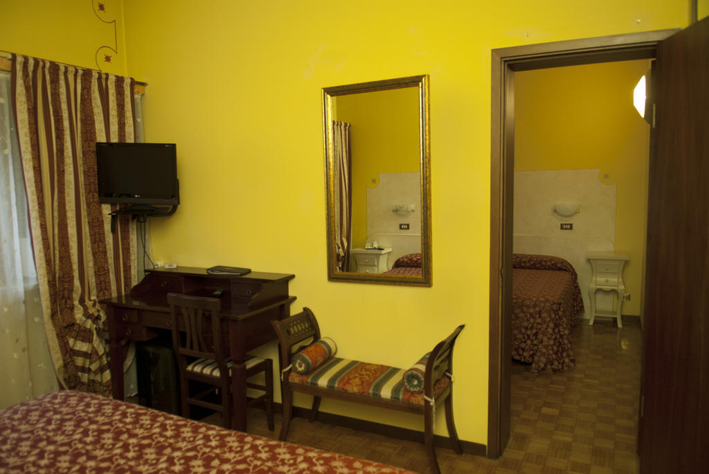 Ai Ronchi Motor Hotel Brescia Ruang foto